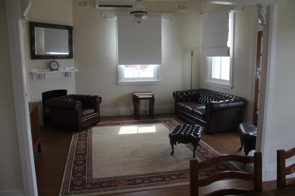 Mentor Chambers Apartment Bed & Breakfast West Wyalong Buitenkant foto