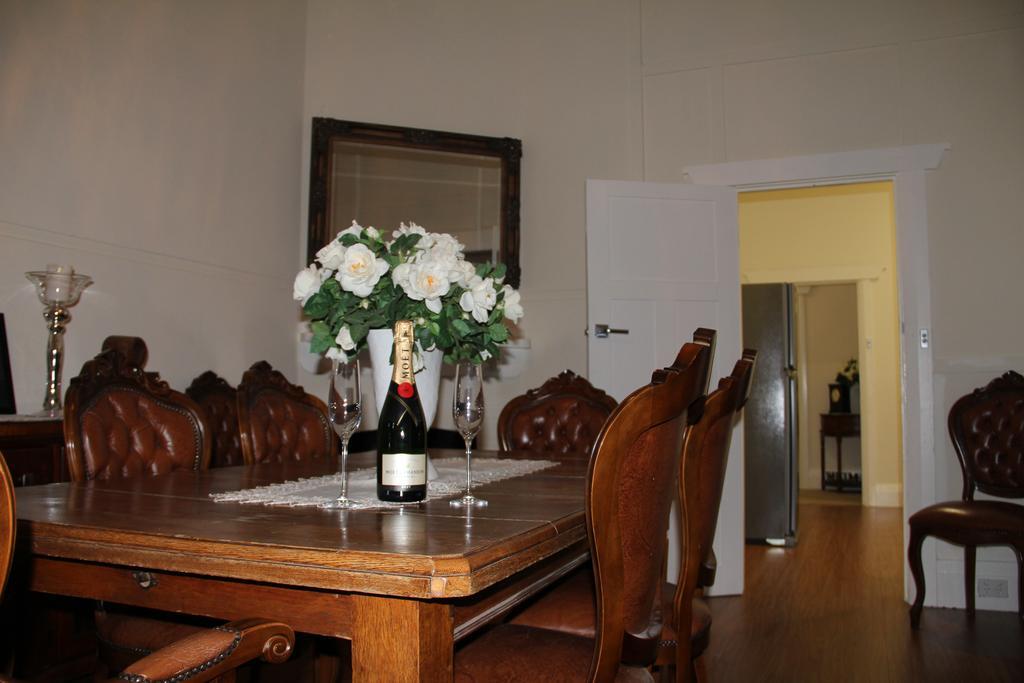 Mentor Chambers Apartment Bed & Breakfast West Wyalong Buitenkant foto