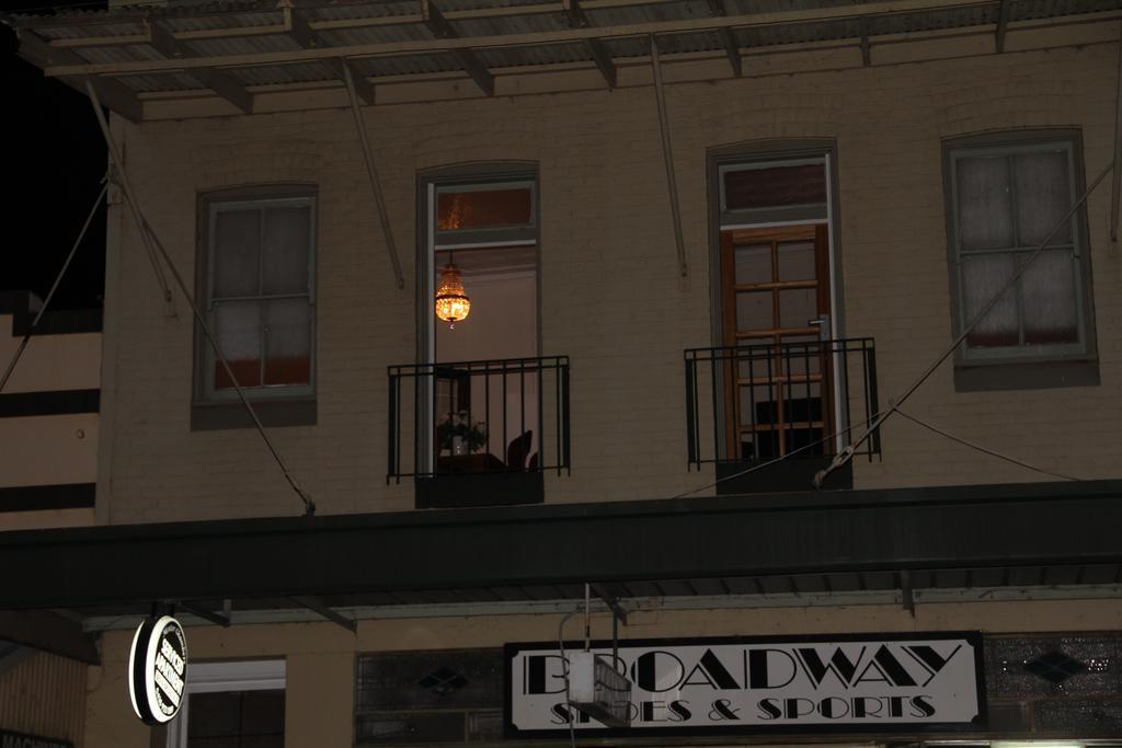 Mentor Chambers Apartment Bed & Breakfast West Wyalong Buitenkant foto