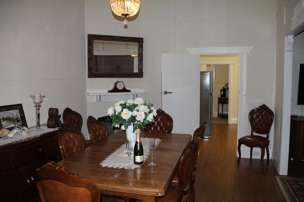 Mentor Chambers Apartment Bed & Breakfast West Wyalong Buitenkant foto